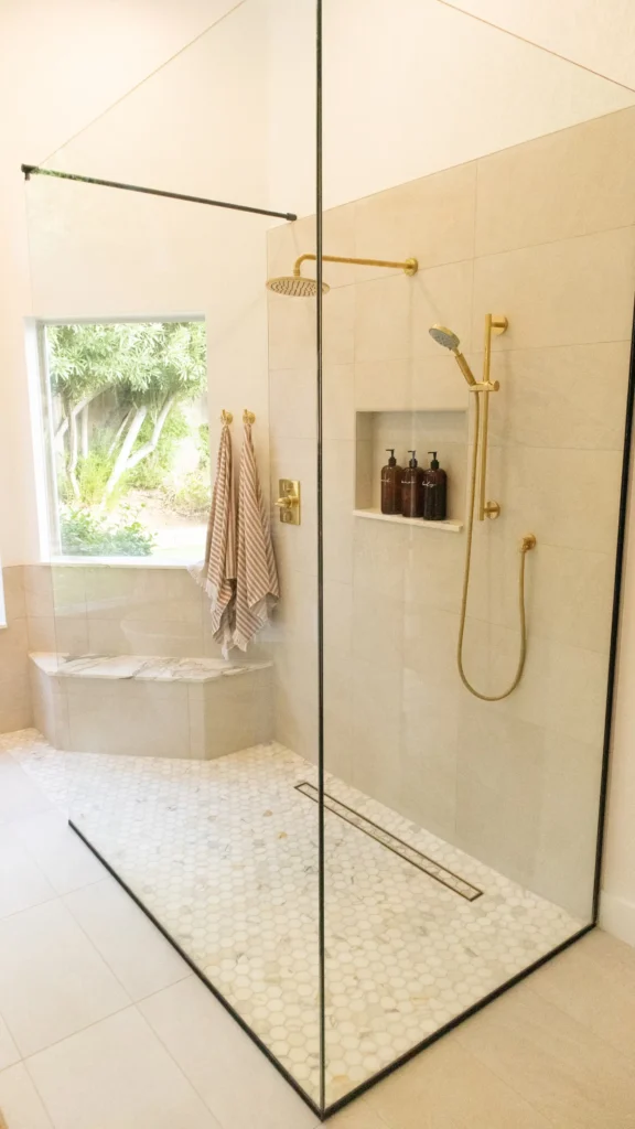 Custom bathroom renovation by Bathroom Renovations West Auckland blending style, space, and practicality.
